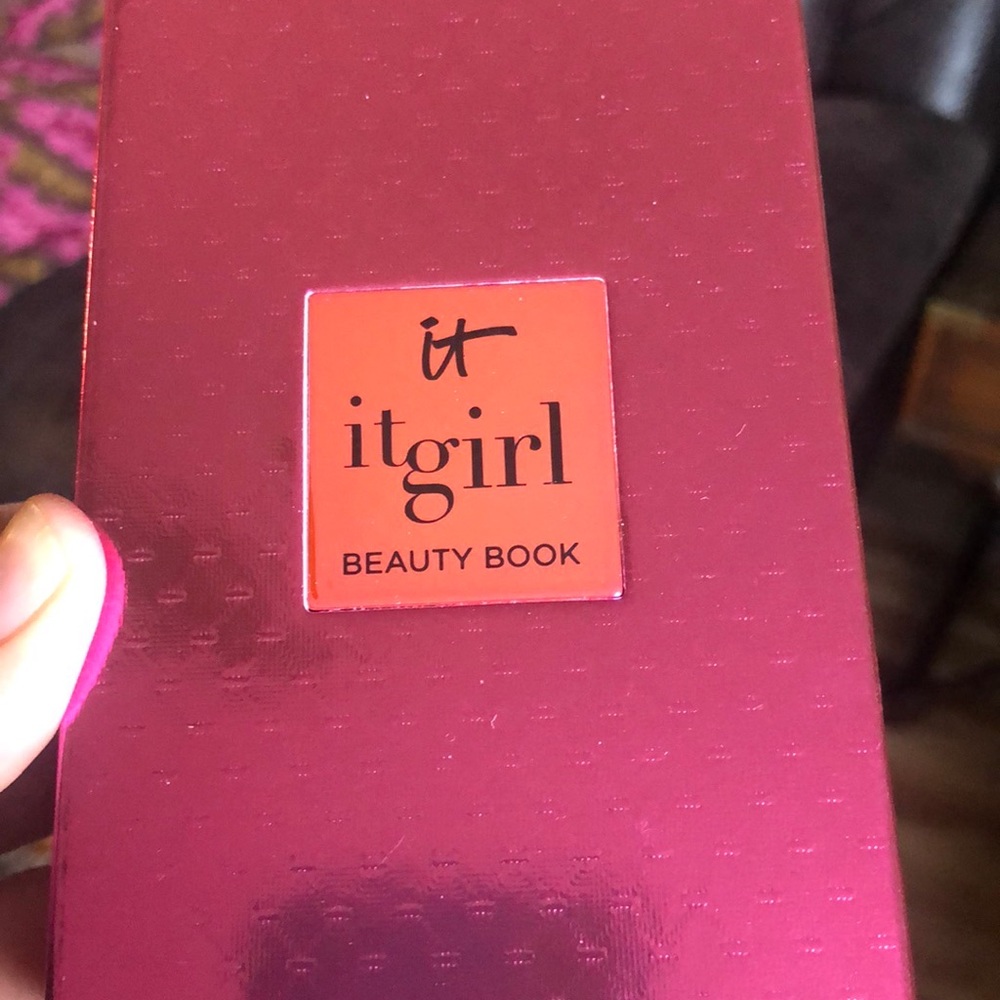 It girl beauty book brand new